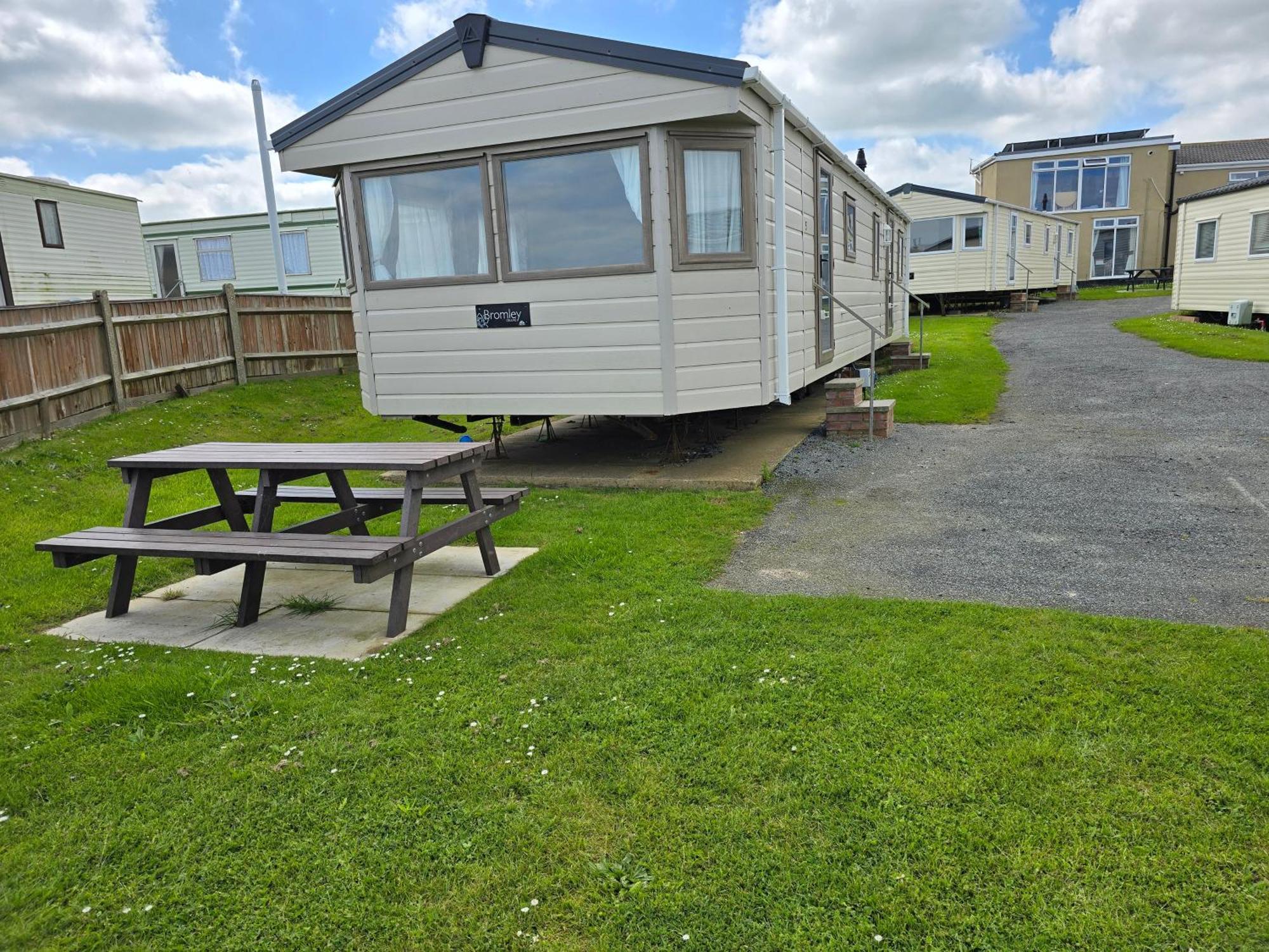 Castaways Holiday Park Hotel Bacton  ภายนอก รูปภาพ