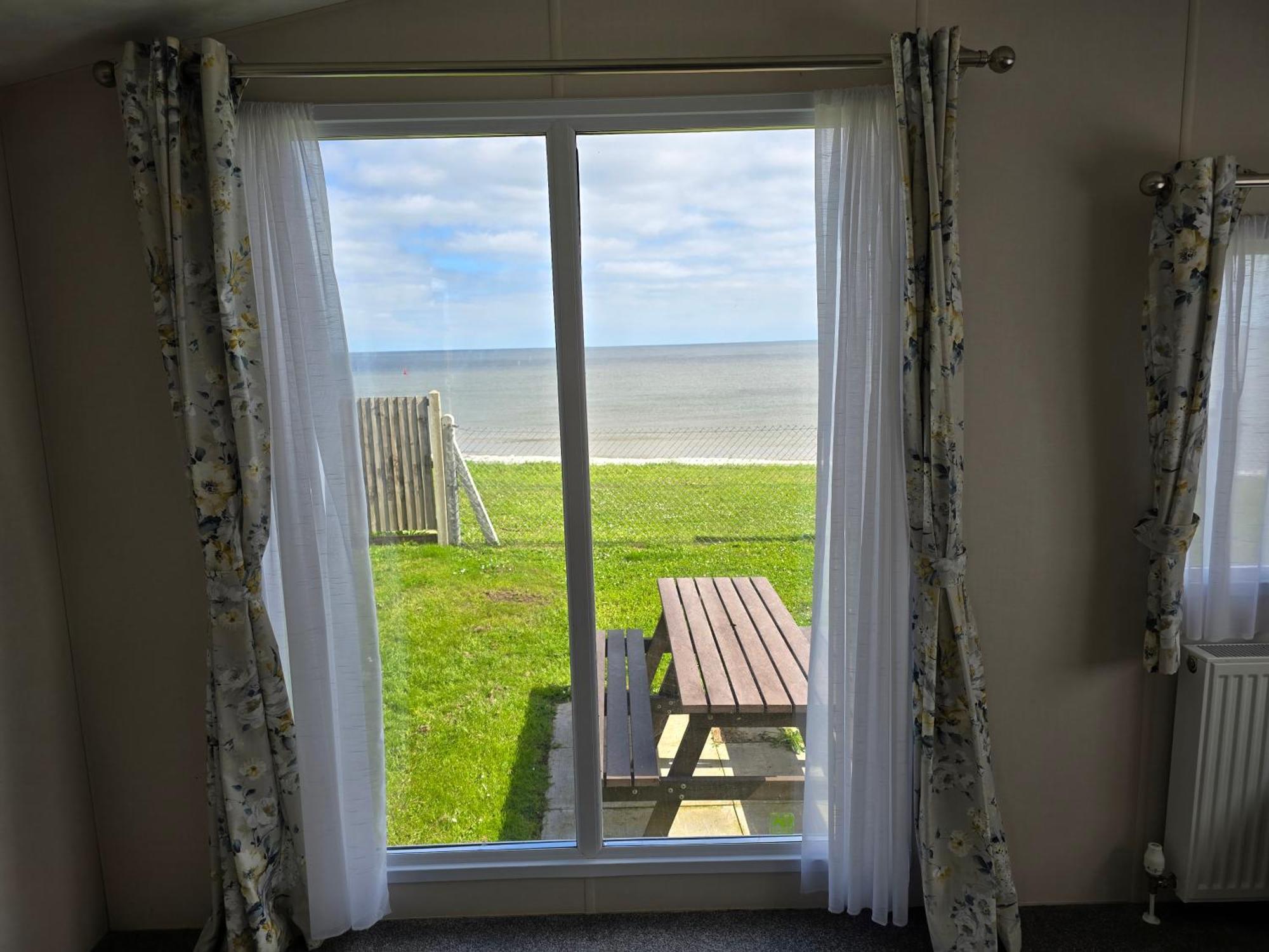 Castaways Holiday Park Hotel Bacton  ภายนอก รูปภาพ