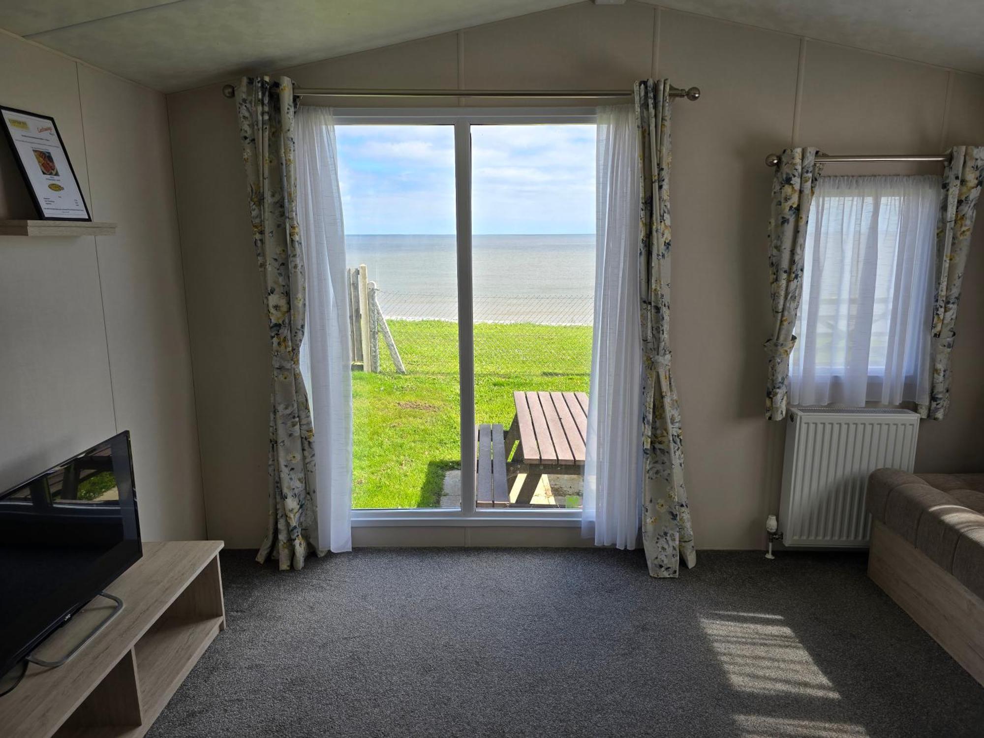 Castaways Holiday Park Hotel Bacton  ภายนอก รูปภาพ