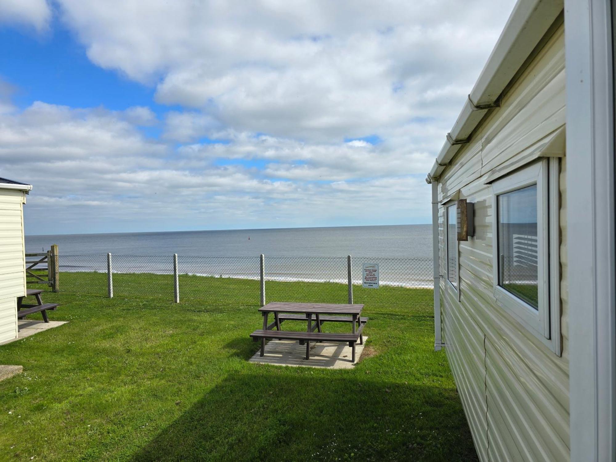 Castaways Holiday Park Hotel Bacton  ภายนอก รูปภาพ