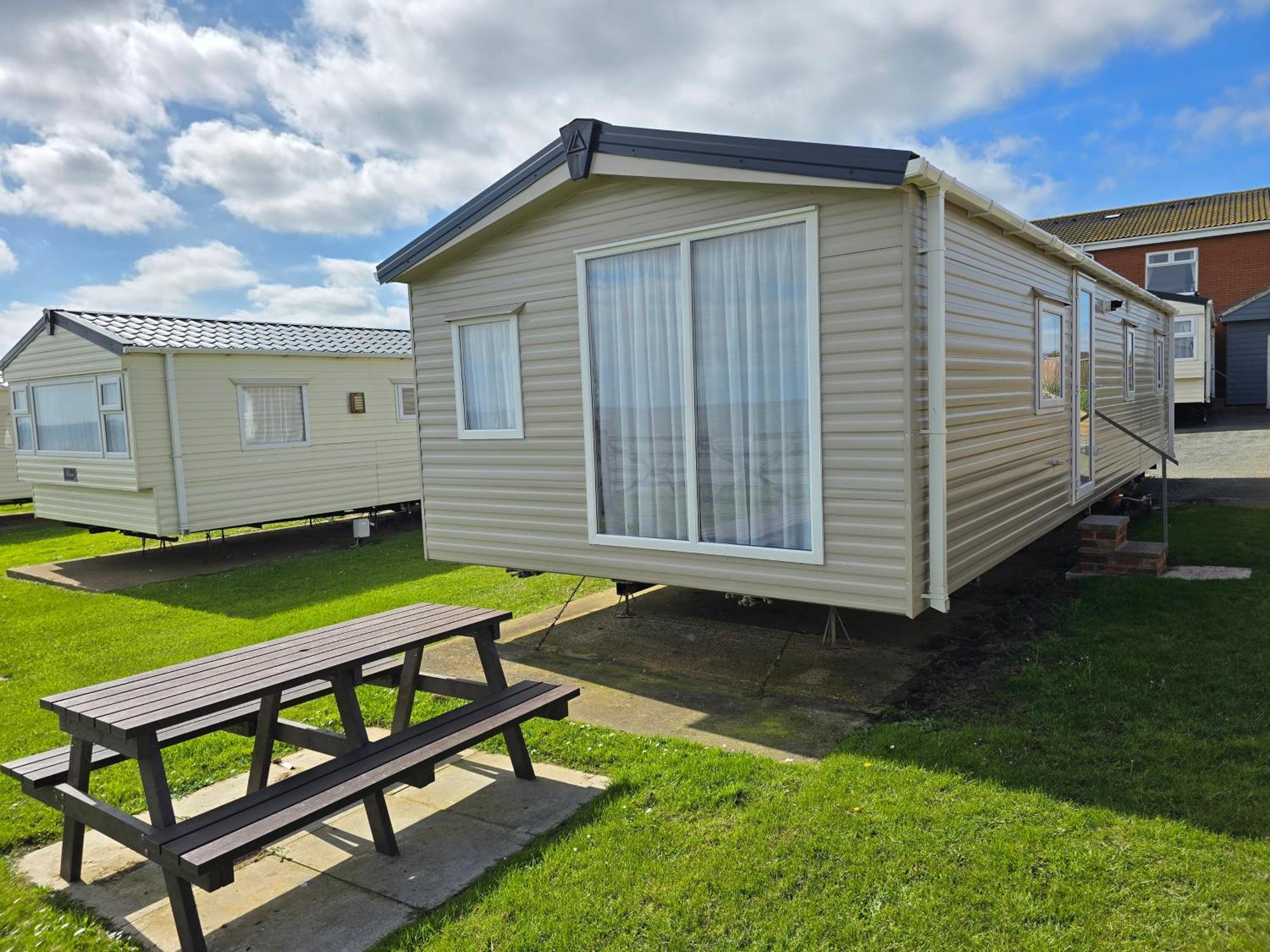 Castaways Holiday Park Hotel Bacton  ภายนอก รูปภาพ