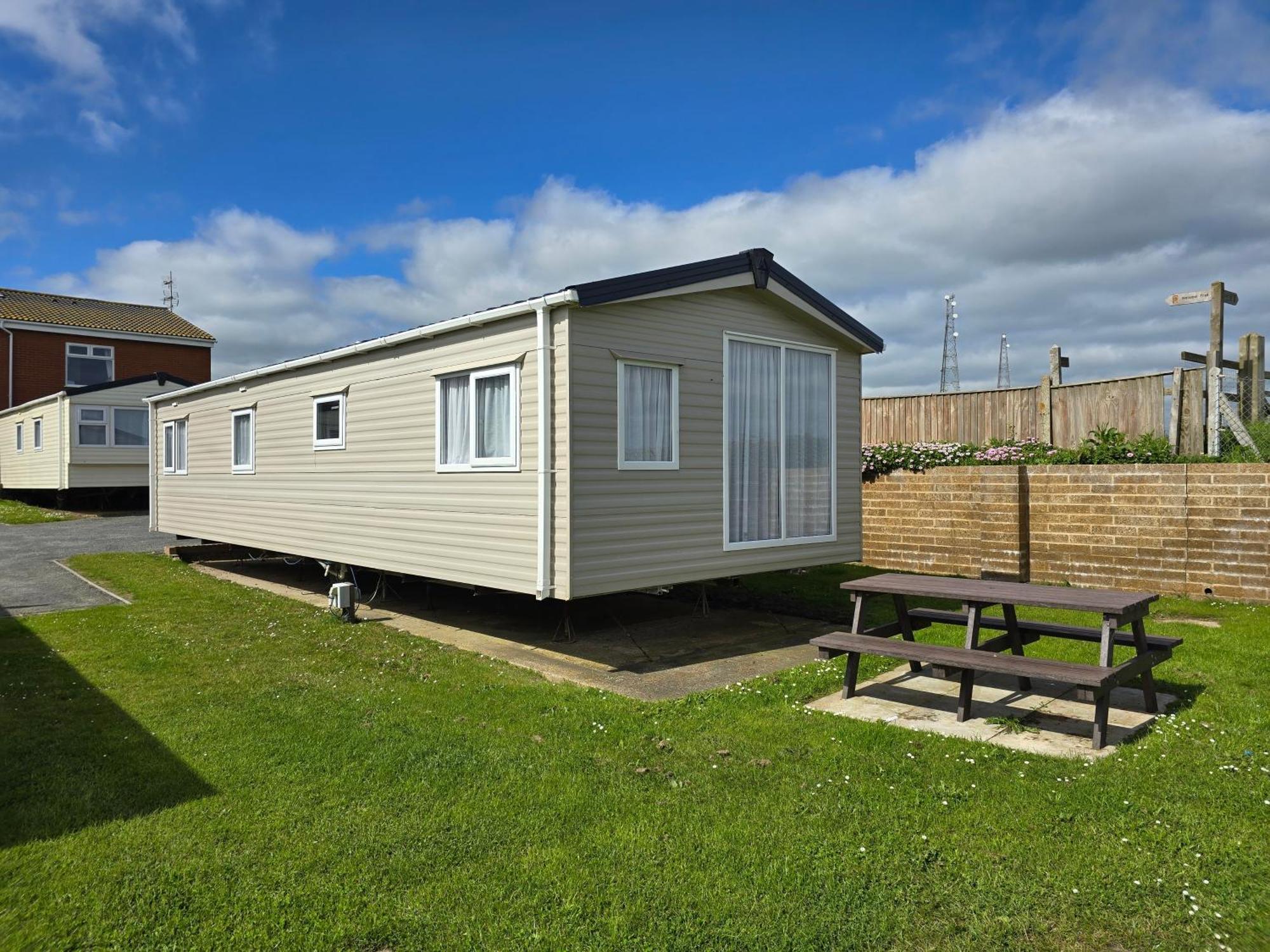 Castaways Holiday Park Hotel Bacton  ภายนอก รูปภาพ