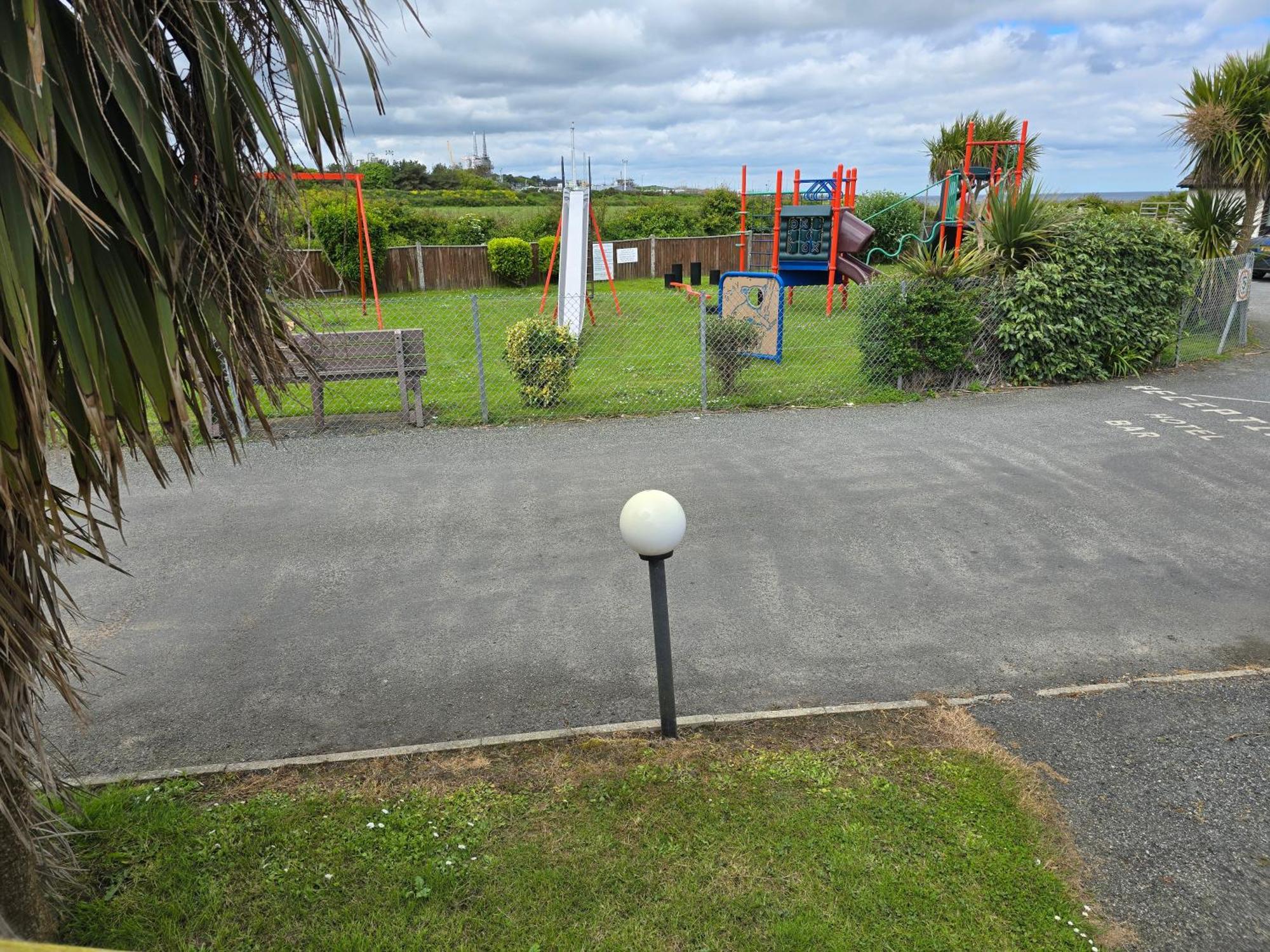 Castaways Holiday Park Hotel Bacton  ภายนอก รูปภาพ